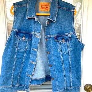 2X woman’s Levi Strauss and Co jean vest